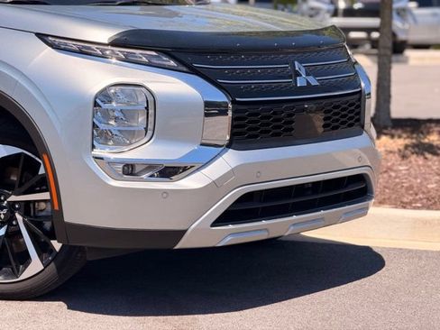 Used 2024 Mitsubishi Outlander SE FWD image 3