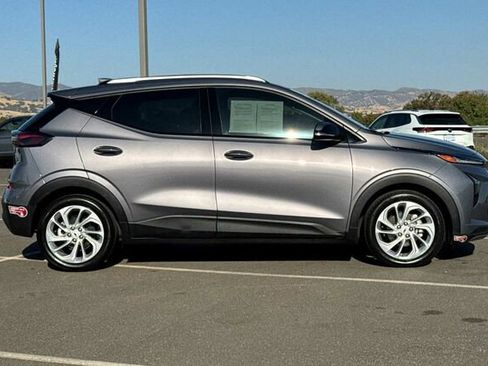 Used 2023 Chevrolet Bolt EUV LT w/ Driver Confidence Package image 3