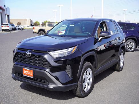 New 2025 Toyota RAV4 LE image 5