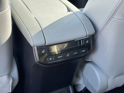 Certified 2022 Toyota Highlander Platinum image 14