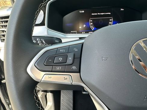 Used 2025 Volkswagen Taos SE image 17