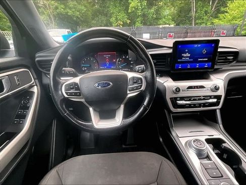 Used 2021 Ford Explorer XLT AWD/4WD image 5