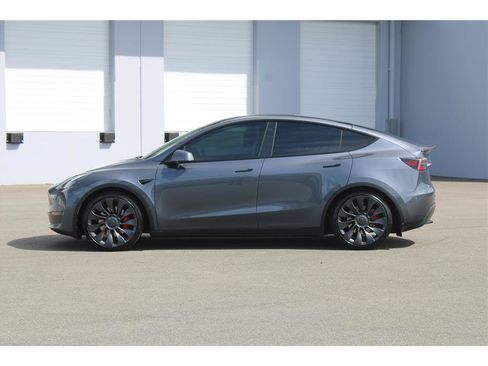 Used 2023 Tesla Model Y Long Range AWD/4WD image 2