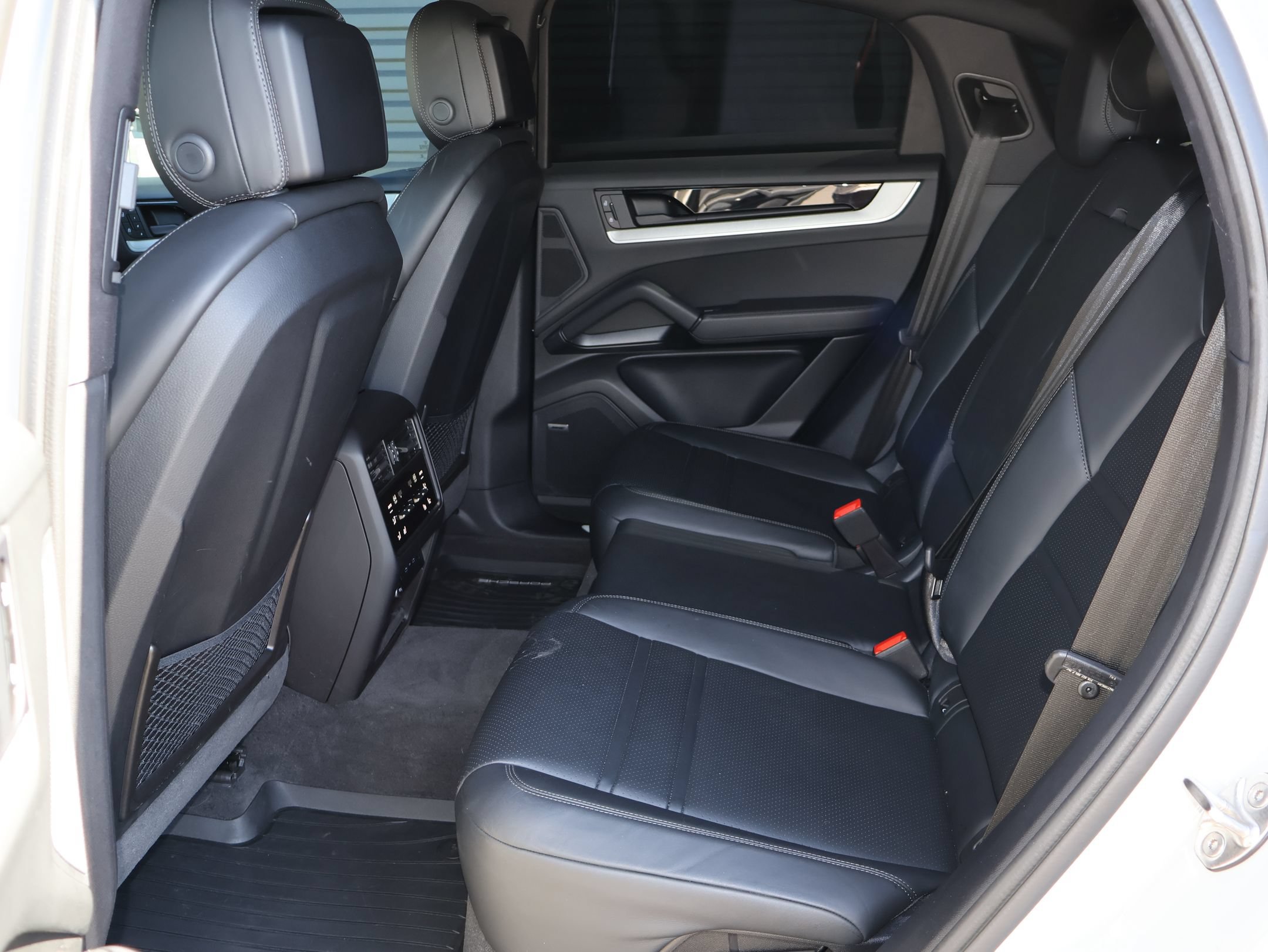 Certified 2026 Porsche Cayenne Coupe AWD/4WD image 29