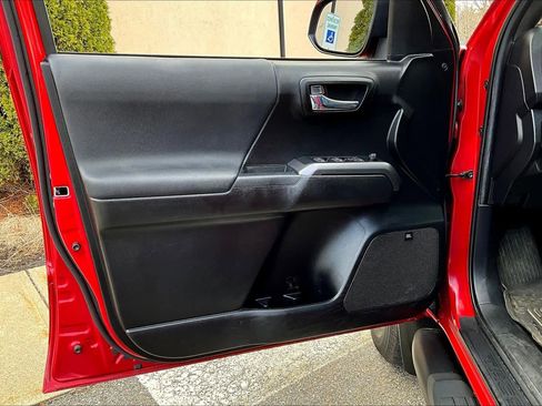 Used 2021 Toyota Tacoma TRD Sport w/ TRD Premium Sport Package image 22