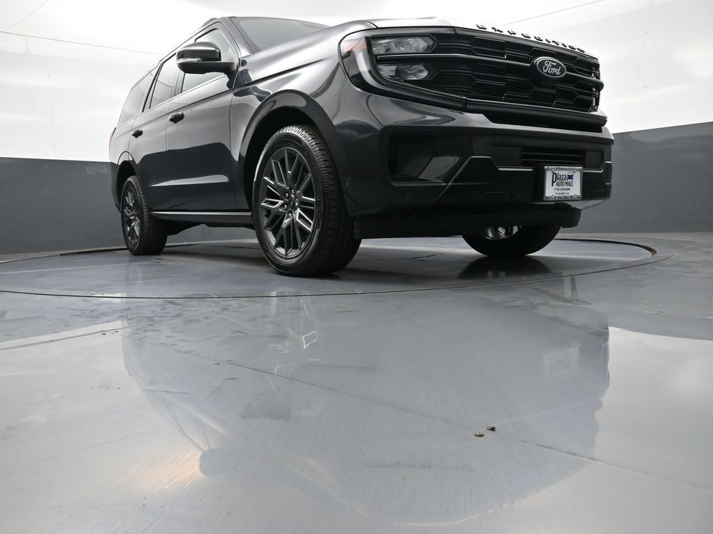 Used 2025 Ford Expedition Platinum w/ Stealth Performance Package AWD/4WD image 37