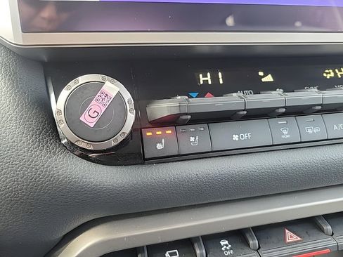 Used 2024 Toyota Tundra Limited image 22