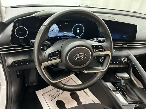 Used 2023 Hyundai Elantra SEL w/ Convenience Package image 4