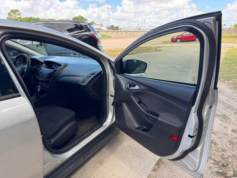 Used 2018 Ford Focus SE FWD image 19