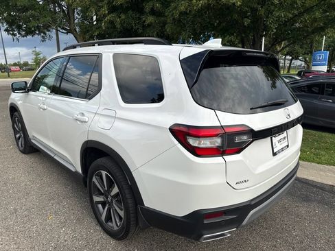 Used 2024 Honda Pilot Touring image 13