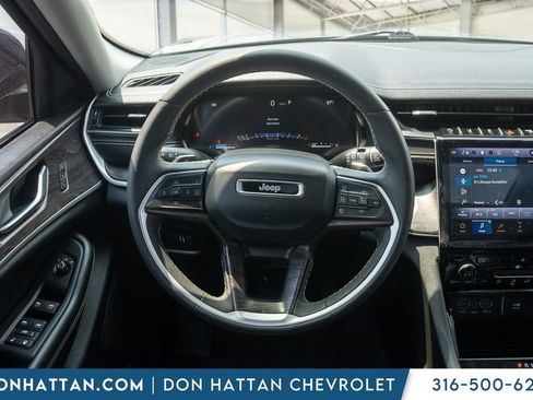Used 2023 Jeep Grand Cherokee Limited w/ Black Appearance Package AWD/4WD image 13