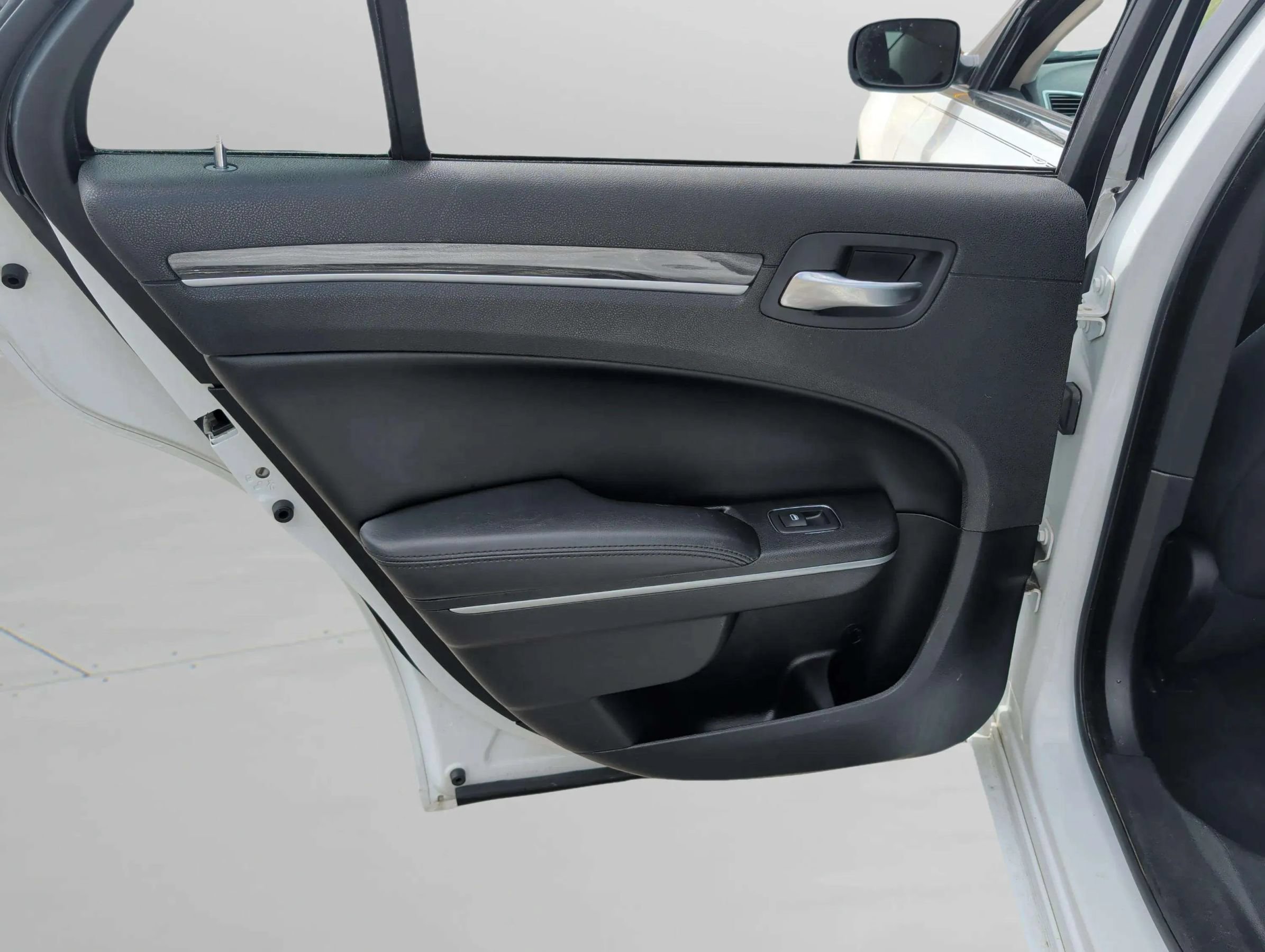 Used 2021 Chrysler 300 Touring RWD image 30