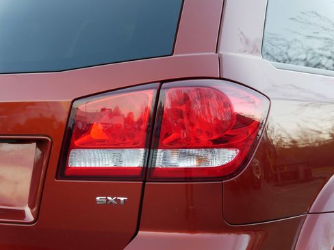 Used 2013 Dodge Journey SXT w/ Flexible Seating Group image 17