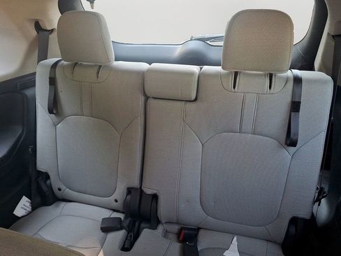 Used 2023 Honda Pilot LX image 12