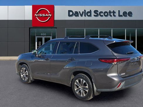 Used 2021 Toyota Highlander XLE image 10