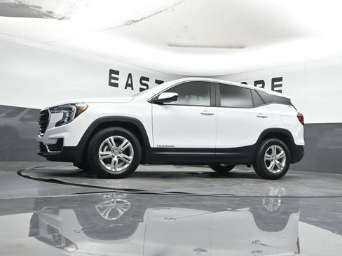 Used 2024 GMC Terrain SLE image 23