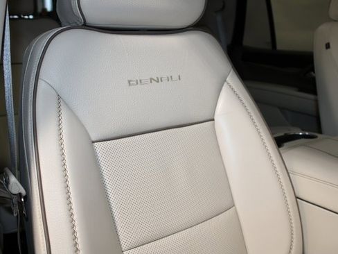 Used 2021 GMC Yukon Denali image 41