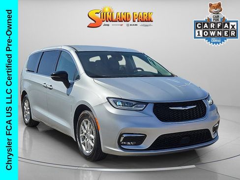 Certified 2024 Chrysler Pacifica Touring-L FWD image 1