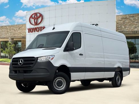 Used 2025 Mercedes-Benz Sprinter 2500 image 1