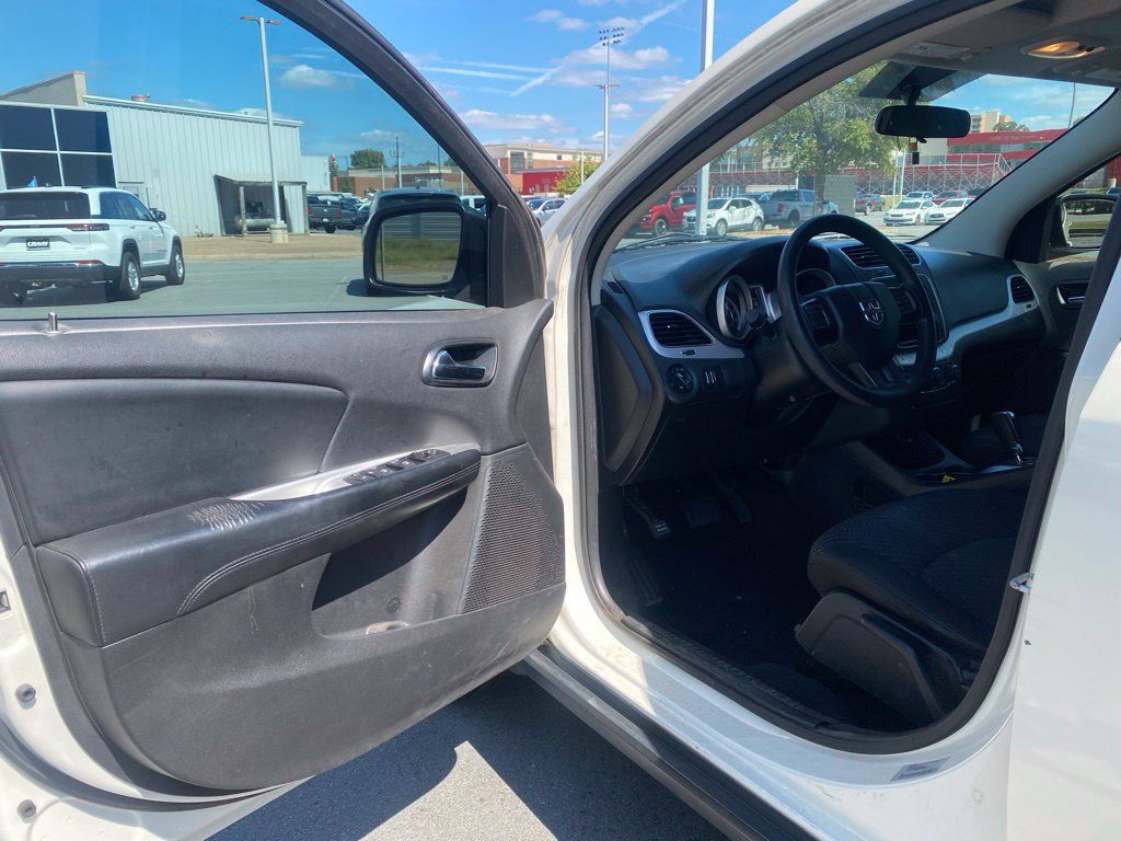Used 2015 Dodge Journey SXT w/ Flexible Seating Group FWD image 10