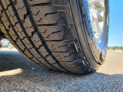 Certified 2024 Jeep Wagoneer L 4WD w/ Rear Seat Video Group 1 image 18