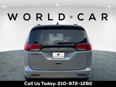Used 2021 Chrysler Voyager Lxi FWD image 12