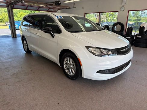 New 2027 Chrysler Pacifica LX FWD image 1