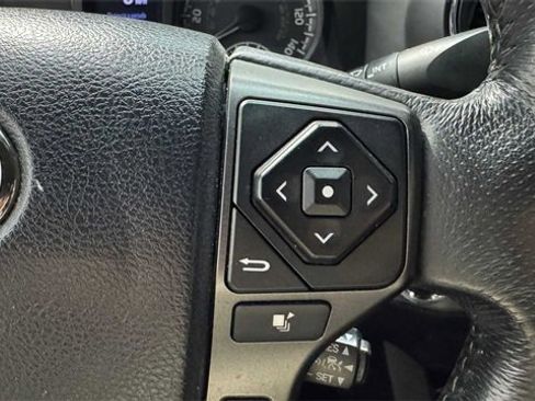 Used 2018 Toyota Tacoma TRD Sport image 24