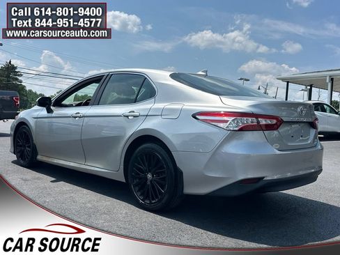 Used 2020 Toyota Camry XLE w/ Cold Weather Package AWD/4WD image 4