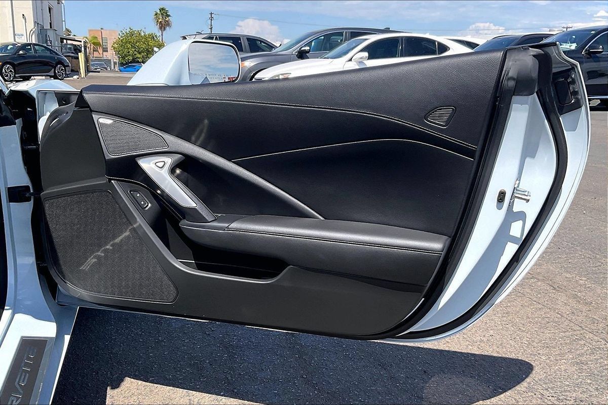 Used 2019 Chevrolet Corvette Stingray Coupe w/ Carbon Flash Badge Package RWD image 26