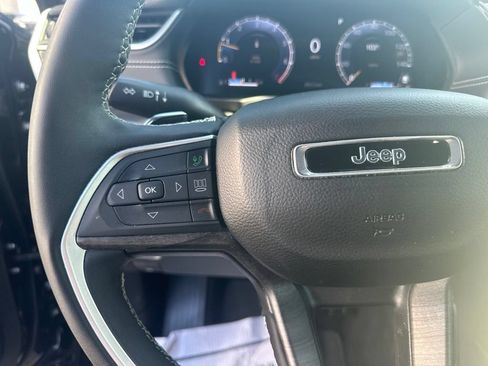 Used 2024 Jeep Grand Cherokee L Limited w/ Black Appearance Package AWD/4WD image 12