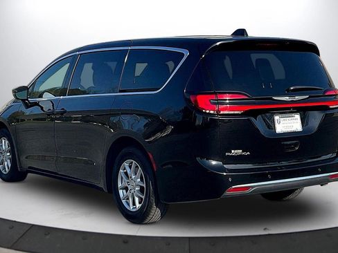 Used 2025 Chrysler Pacifica Select FWD image 7