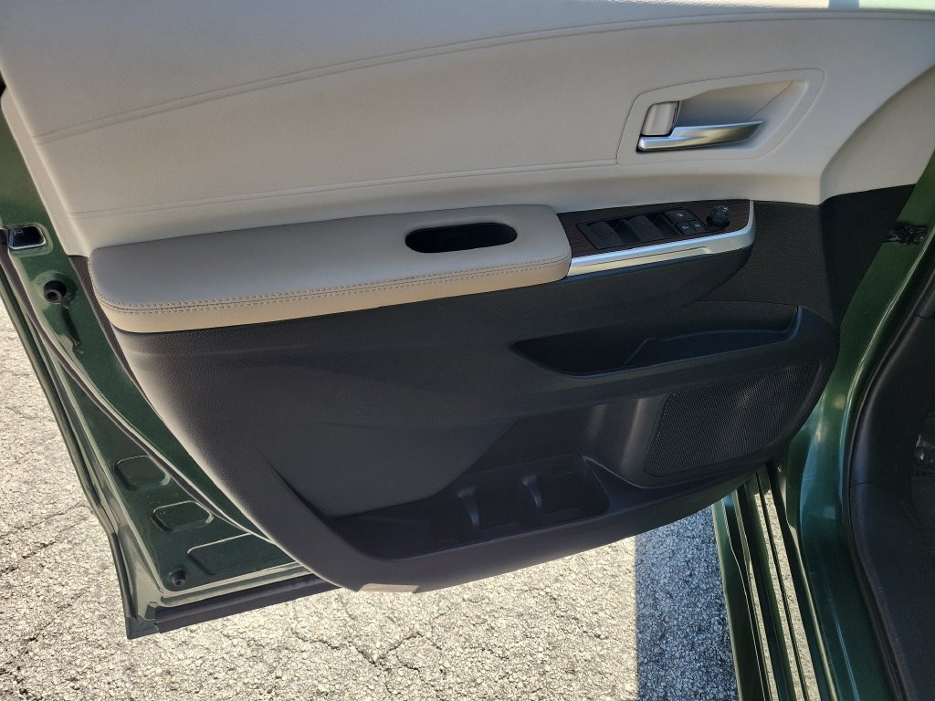 Used 2023 Toyota Sienna XLE FWD image 19
