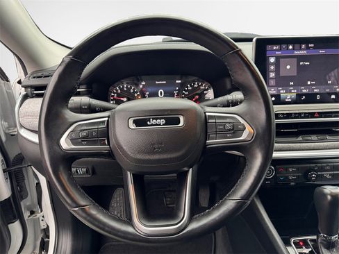 Certified 2022 Jeep Compass Latitude image 14