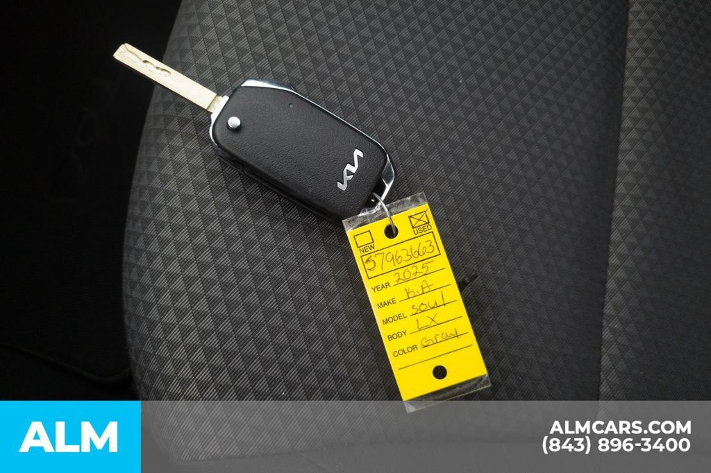 Used 2025 Kia Soul LX w/ LX Technology Package FWD image 35
