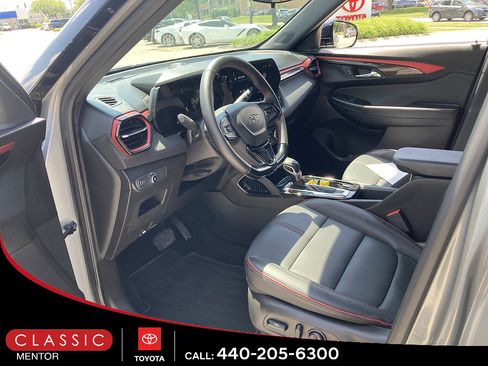 Used 2025 Chevrolet TrailBlazer RS w/ Driver Confidence Package AWD/4WD image 3