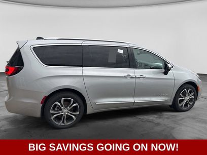 New 2026 Chrysler Pacifica Pinnacle w/ Trailer Tow Group