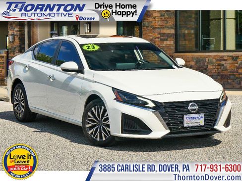 Used 2023 Nissan Altima 2.5 SV w/ SV Premium Package image 1