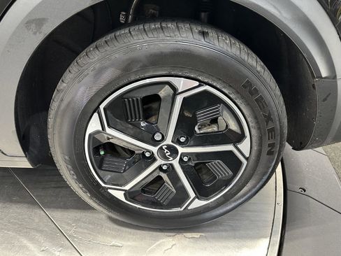 Used 2024 Kia Niro LX FWD image 10