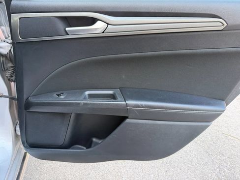 Used 2019 Ford Fusion SE FWD image 28