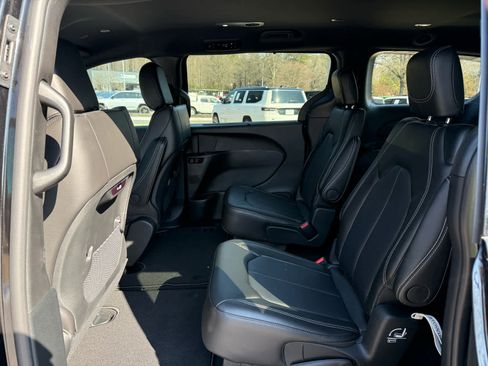 New 2026 Chrysler Pacifica Select w/ S Appearance Package image 27