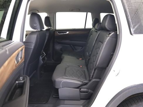 New 2026 Volkswagen Atlas SE image 32