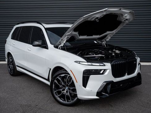 Used 2025 BMW X7 M60i image 35