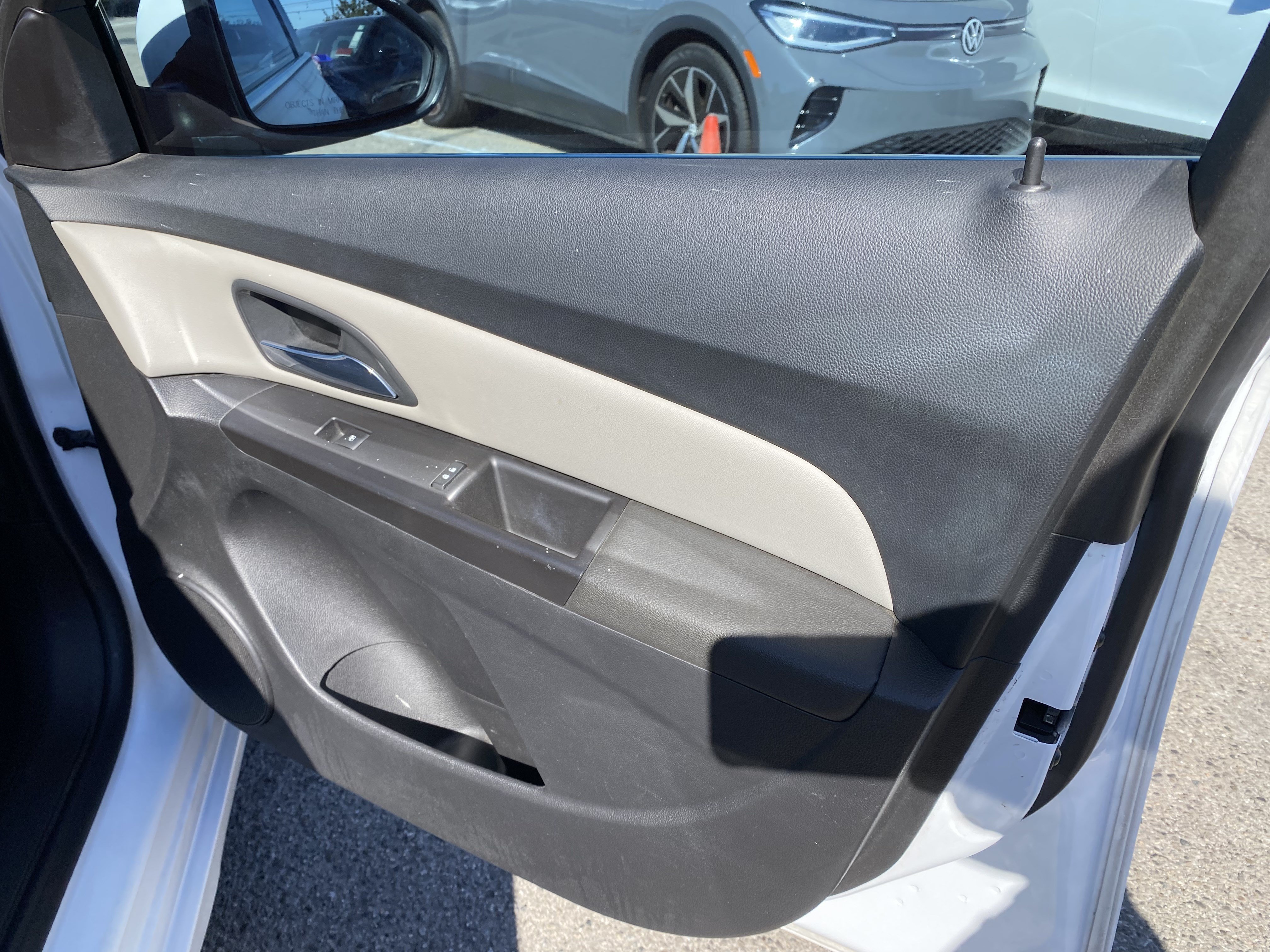 Used 2016 Chevrolet Cruze LT w/ Technology Package FWD image 20