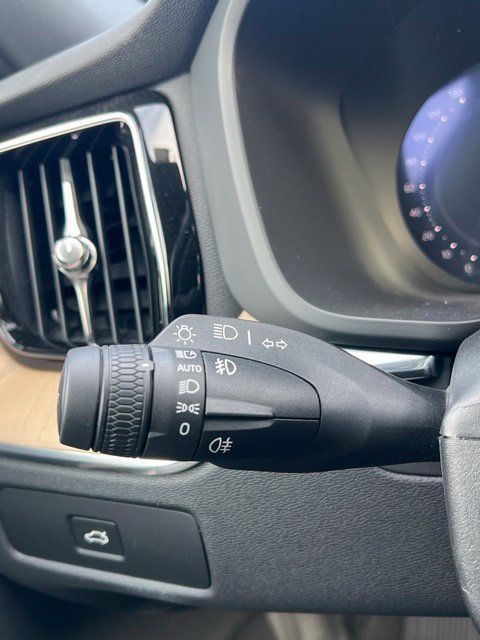 Used 2026 Volvo XC60 B5 Plus AWD/4WD image 14