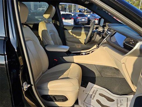 Used 2023 Jeep Grand Cherokee Limited w/ Luxury Tech Group II image 14