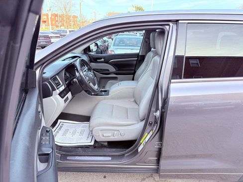 Used 2018 Toyota Highlander Limited image 11