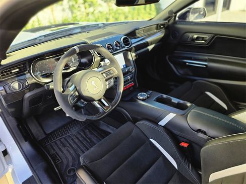 Used 2022 Ford Mustang Shelby GT500 w/ Carbon Fiber Track Pack image 23