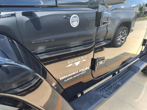 Used 2018 Jeep Wrangler Unlimited Sahara w/ Connectivity Group AWD/4WD image 40