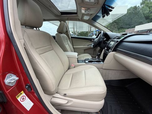Used 2012 Toyota Camry XLE w/ Convenience Pkg FWD image 7